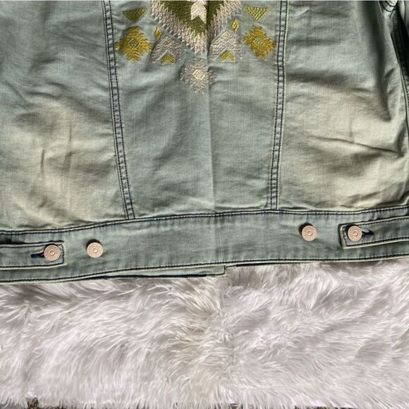 LULAROE Harvey Embroidered Jean Jacket Aztec Light Wash Denim Women’s Size Large - Picture 5 of 9